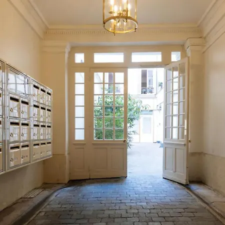 Chic Parisian 2bd Apart For 6 Appartement Parijs